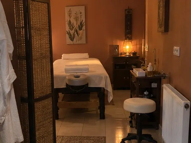 Paravanlı, mumla aydınlanan masaj odası — Balat, Masaj Salonun